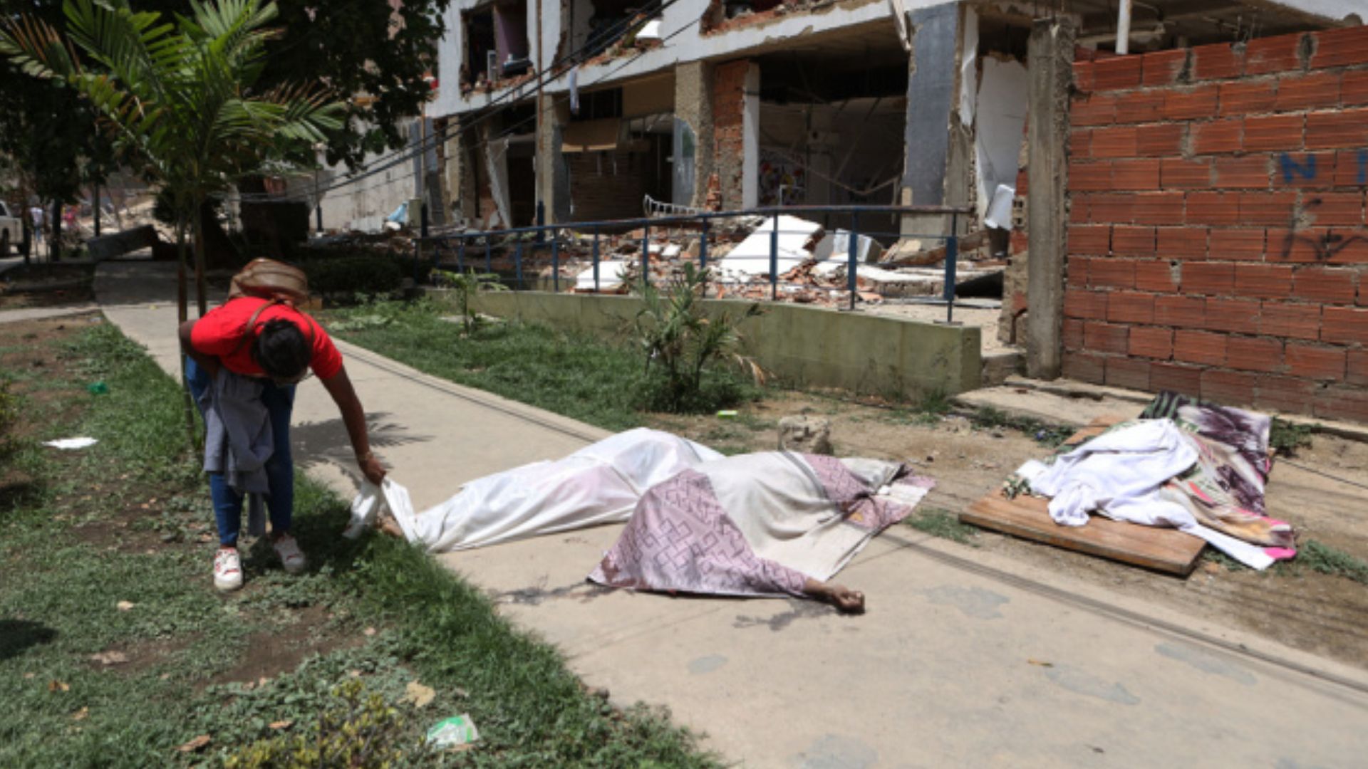El gobierno de Venezuela elevó la cifra de muertes por el doble terremoto a 589