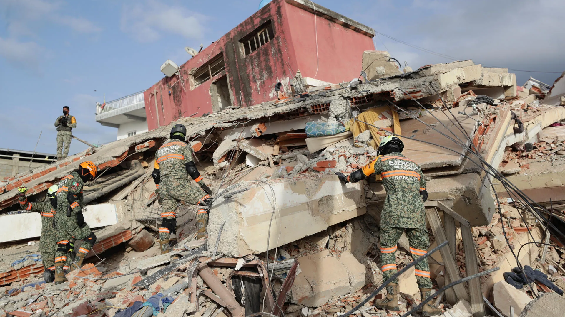 Venezuela vive horas cruciales para el rescate de víctimas tras los terremotos