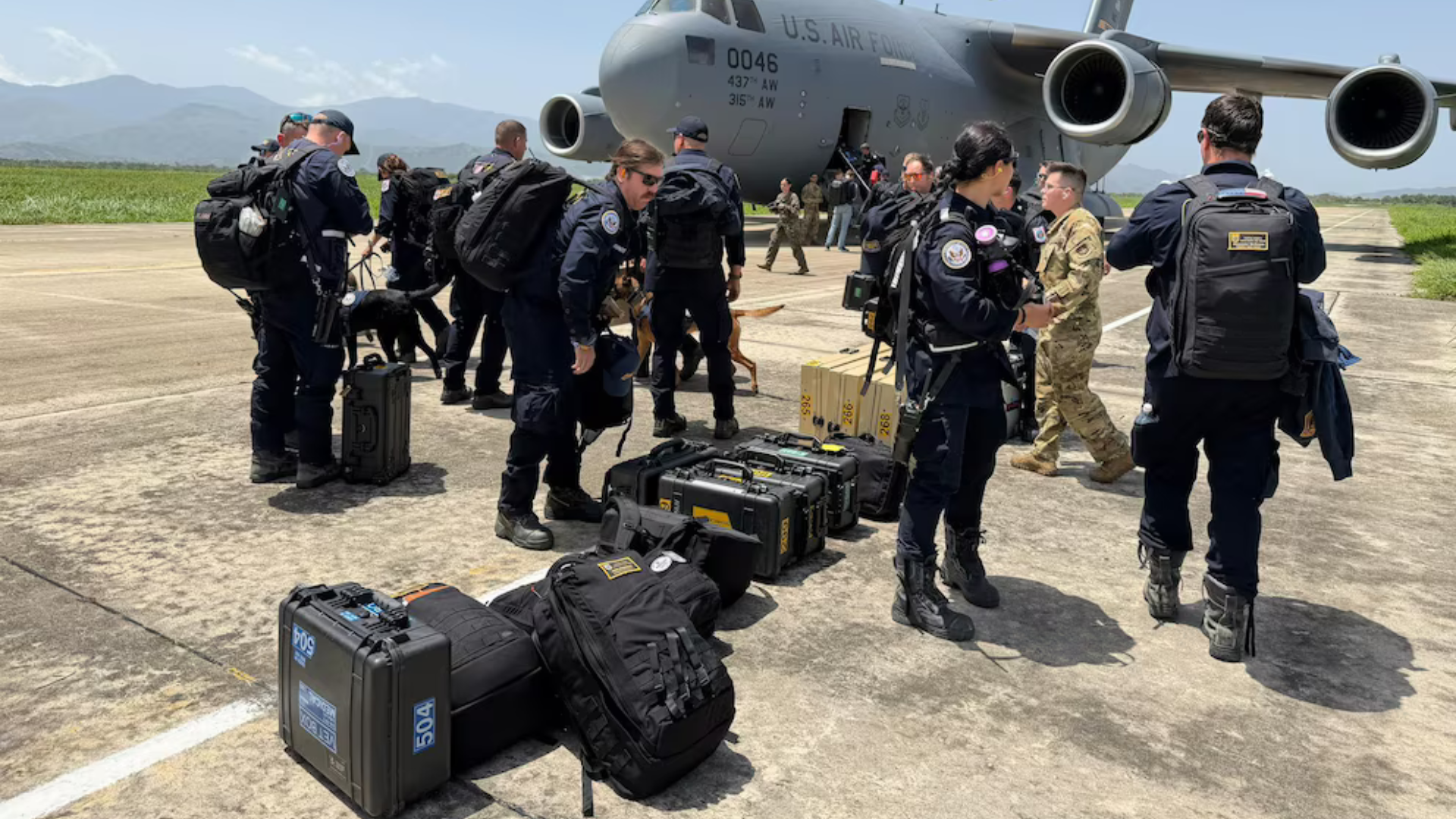 EE. UU. refuerza ayuda a Venezuela con aviones, helicópteros y equipos de rescate
