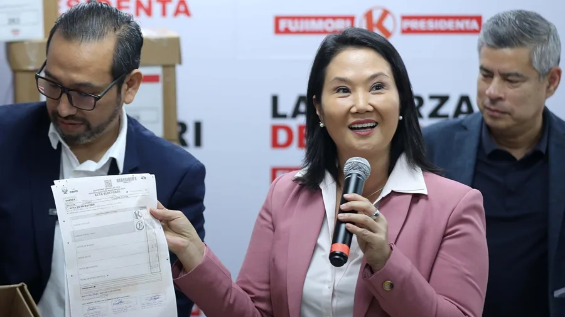 Keiko Fujimori supera por más de 48 mil votos a Roberto Sánchez en Perú