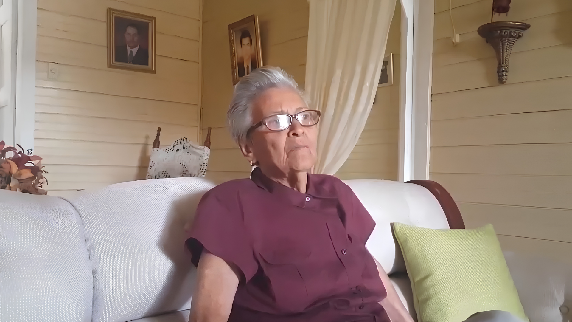 Madre de Alex Bueno interpreta una de sus canciones más emblemáticas