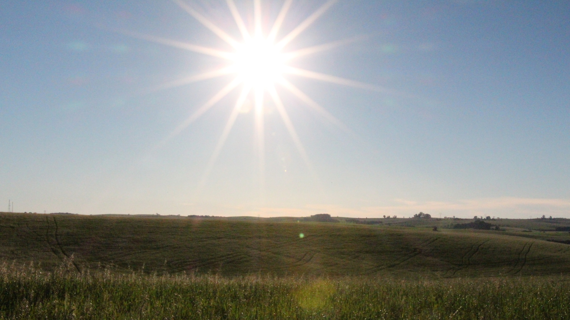 Así estará el tiempo este viernes: sol, pocas lluvias y calor en gran parte del país