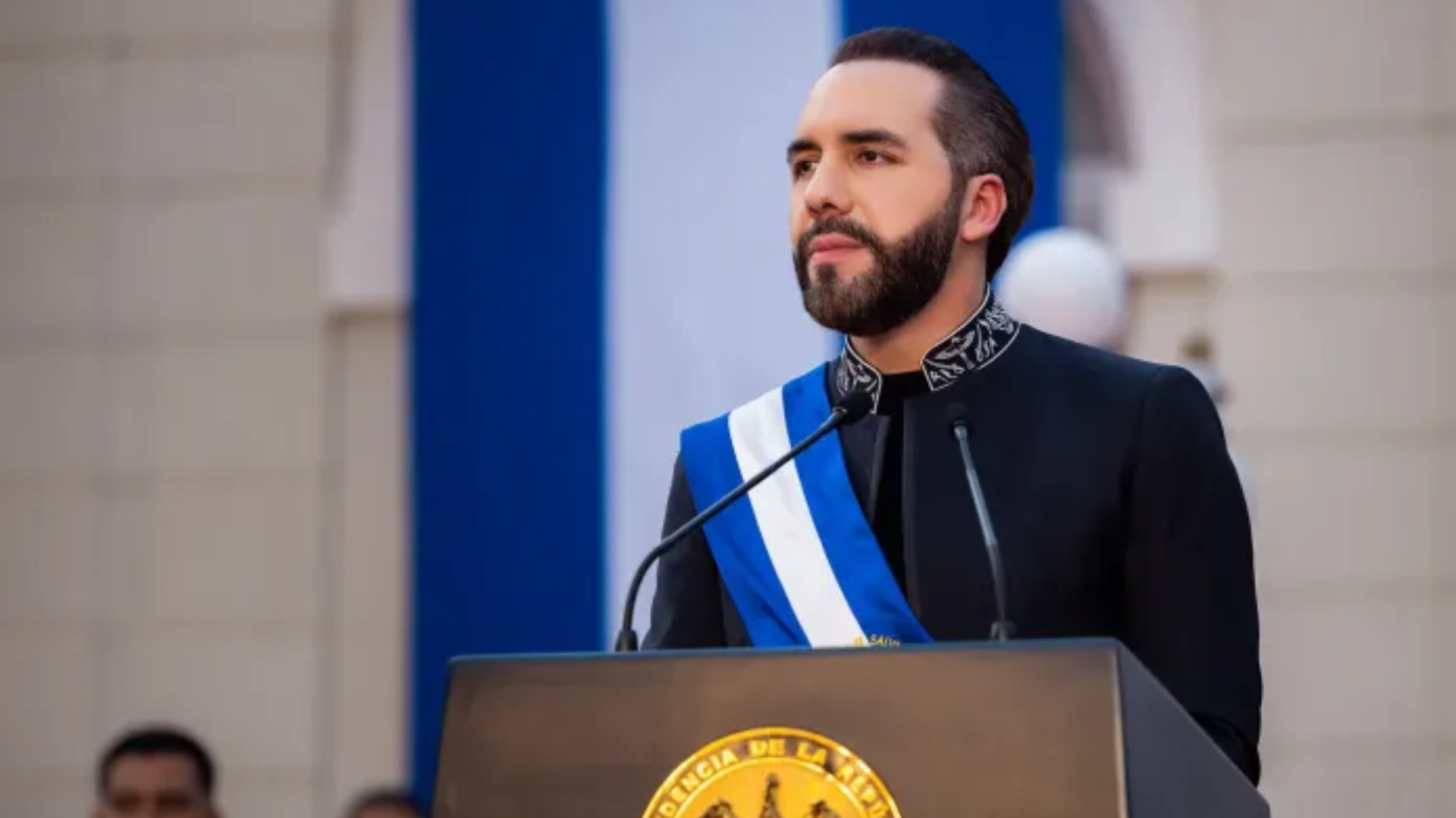 Nayib Bukele inscribe su precandidatura para buscar un tercer mandato en 2027