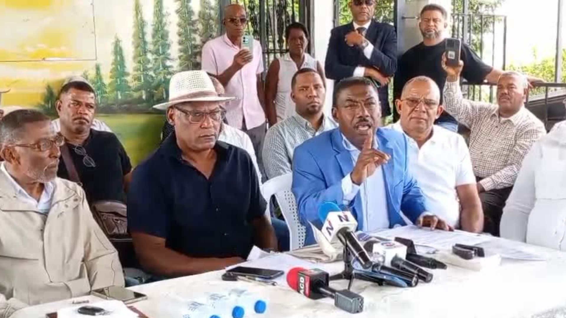 Transportistas de Los Alcarrizos niegan haber consensuado rutas alimentadoras para el Metro y el Teleférico
