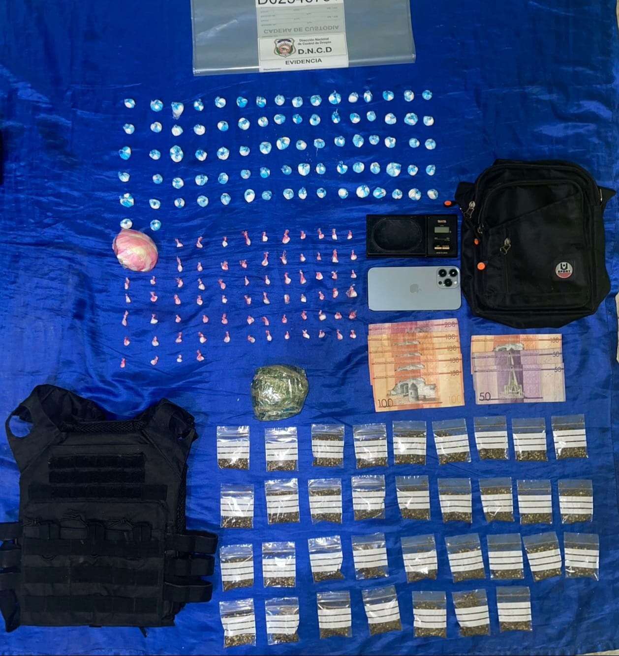 DNCD decomisa drogas, armas y equipos utilizados para presunta distribución de narcóticos