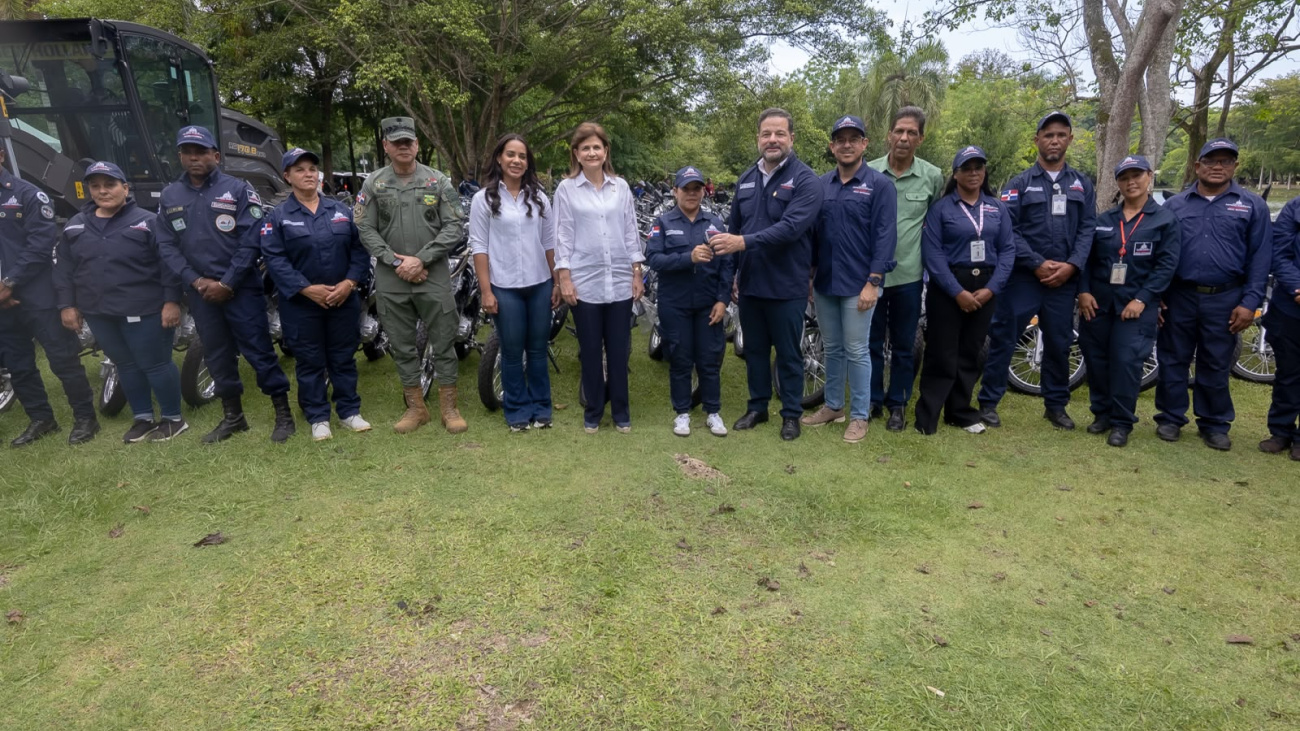 Anuncia aumento salarial de RD 5,000 mensuales a guardaparques e incorporación de 400 armas