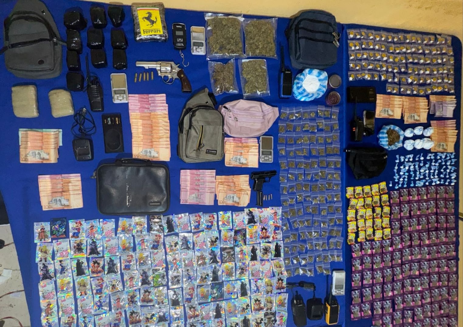 DNCD ocupa más de 7,500 gramos de drogas y arresta a 27 personas en Santo Domingo Norte