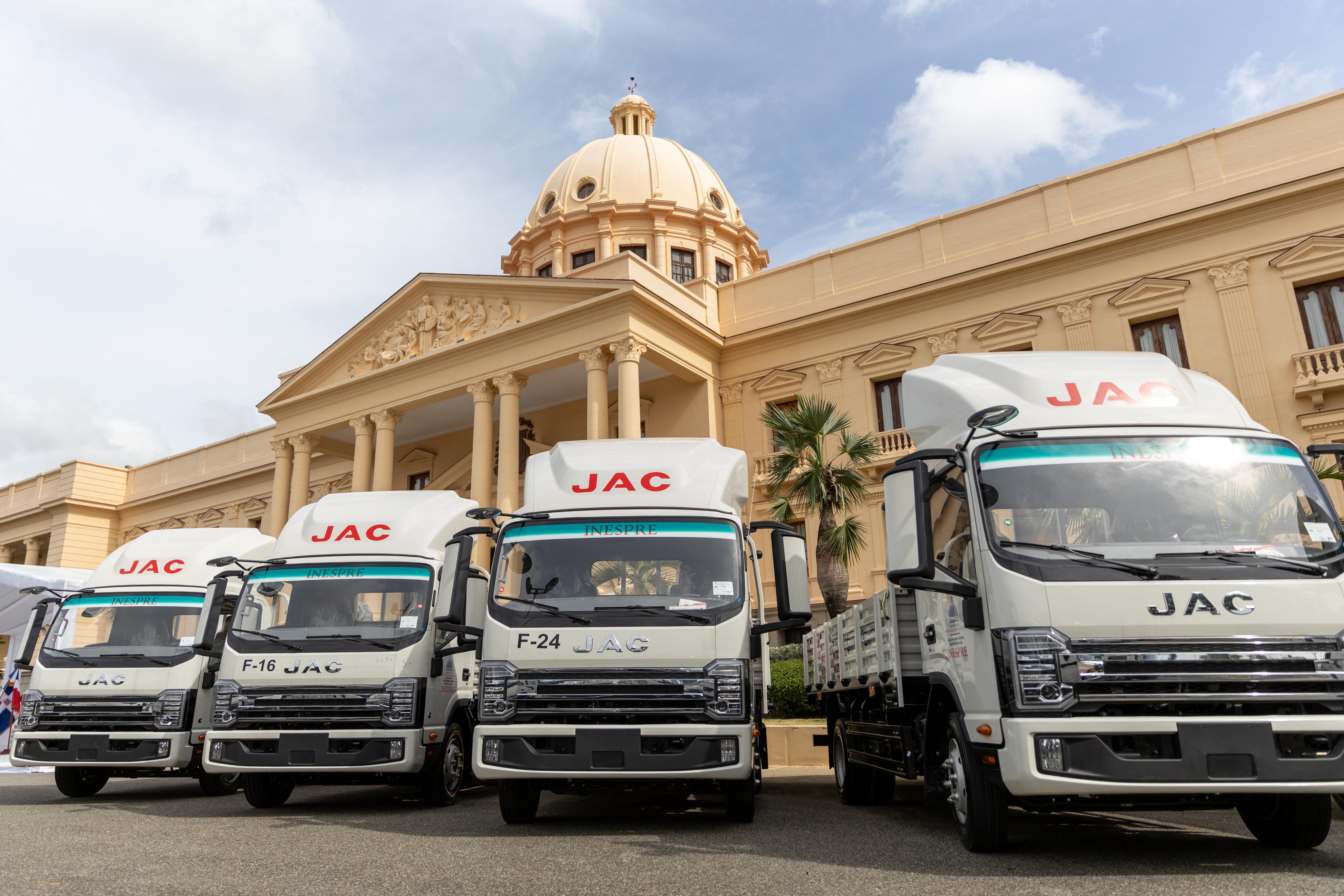 Inespre recibe 30 nuevos camiones para ampliar la distribución de alimentos