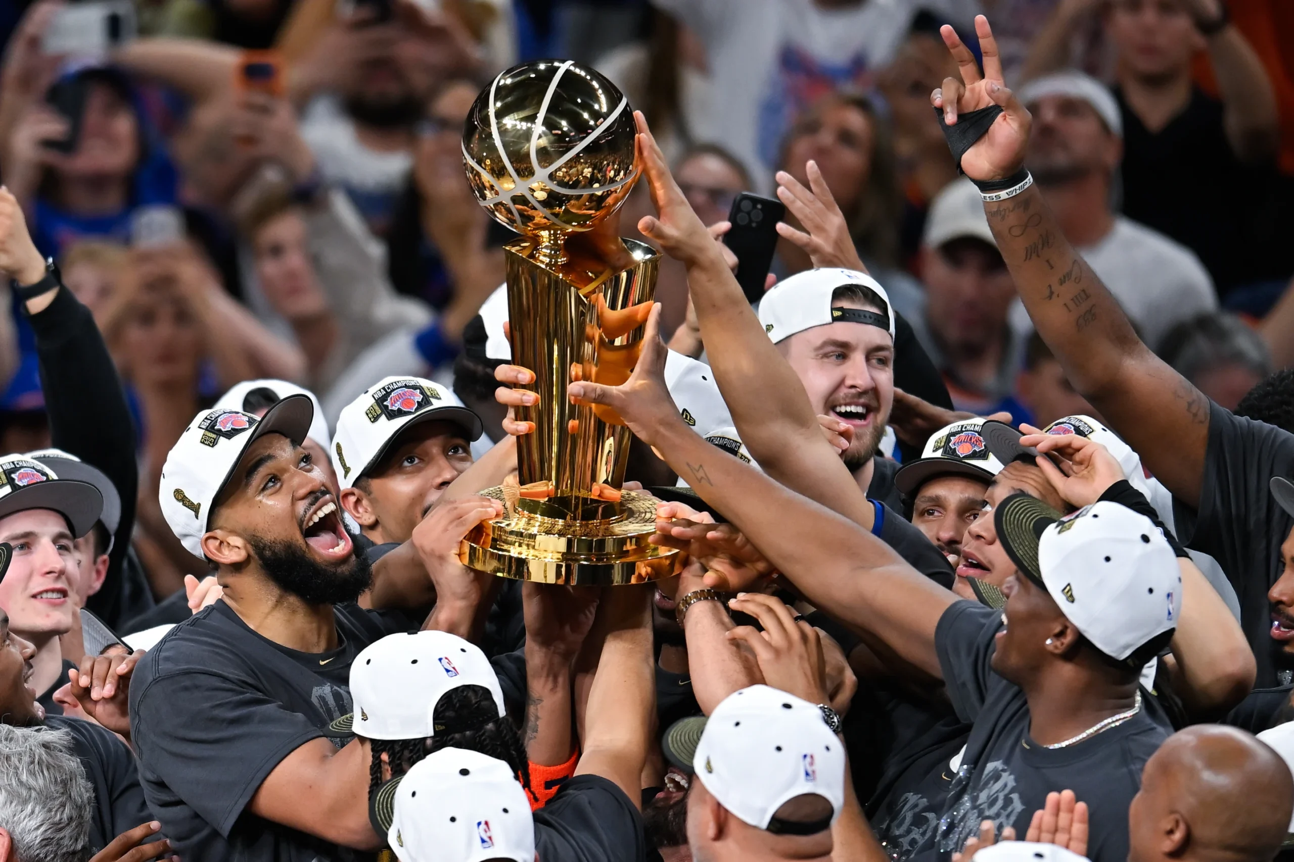 Los Knicks de las remontadas son campeones de la NBA al vencer 94-90 a los Spurs