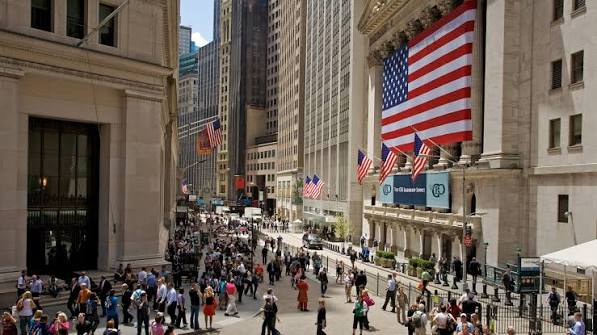 Wall Street cierra verde tras el acuerdo de paz con Irán y la caída en el precio del crudo