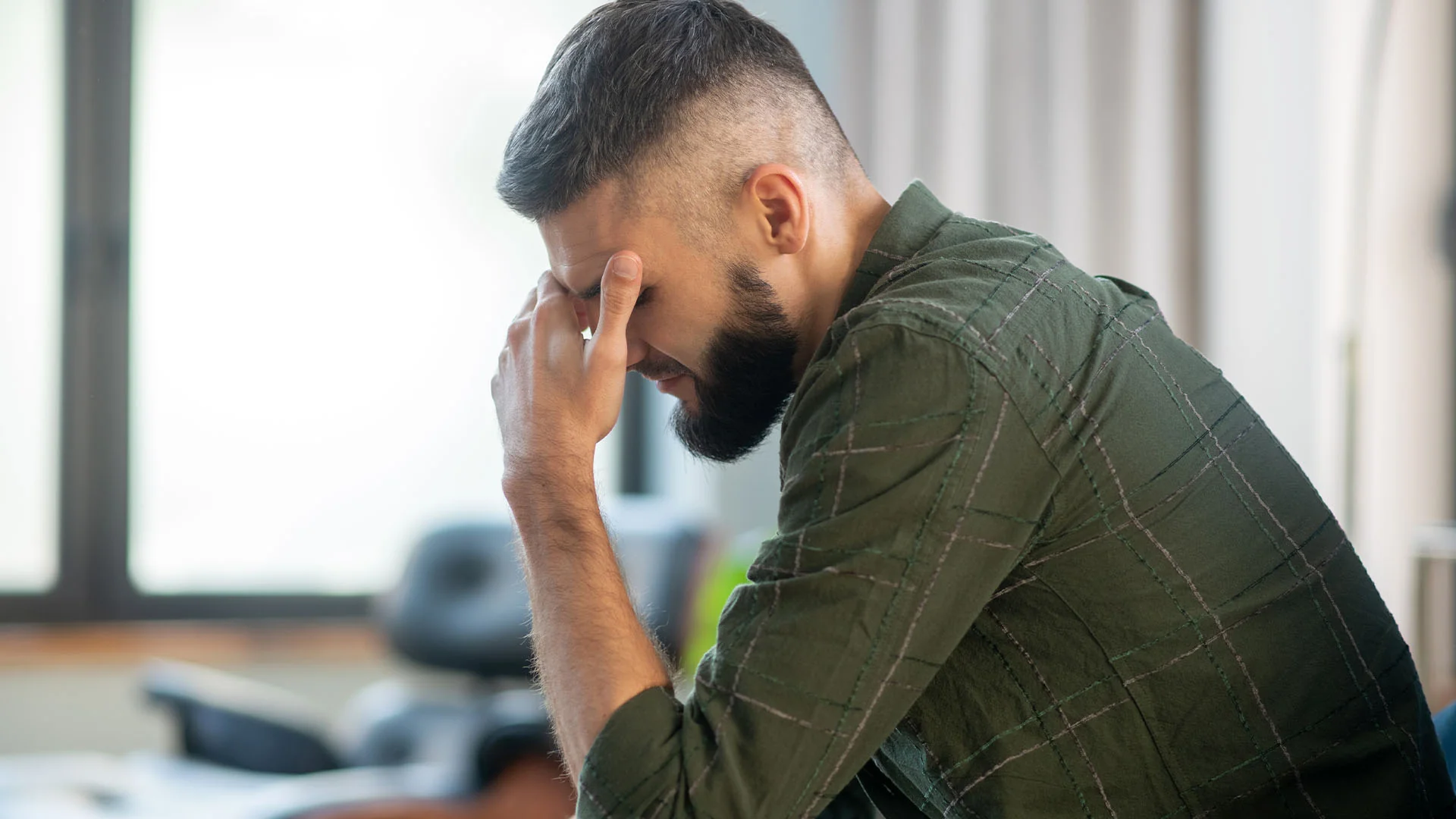 Salud mental masculina: Consejos esenciales para escuchar las señales de alerta