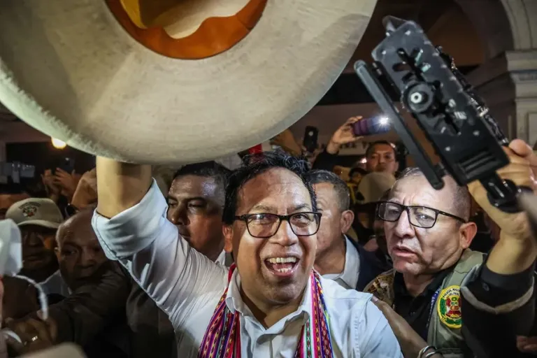 Roberto Sánchez se declara «confiado y optimista» pero pide esperar a completar el escrutinio en Perú