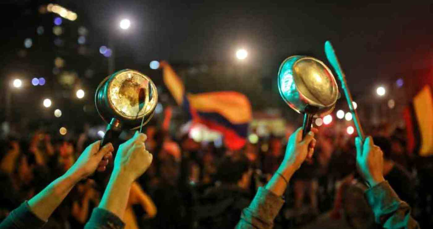 Cacerolazos se escuchan en sectores del Distrito Nacional tras convocatoria contra la «Ley Mordaza» y la Policía Nacional