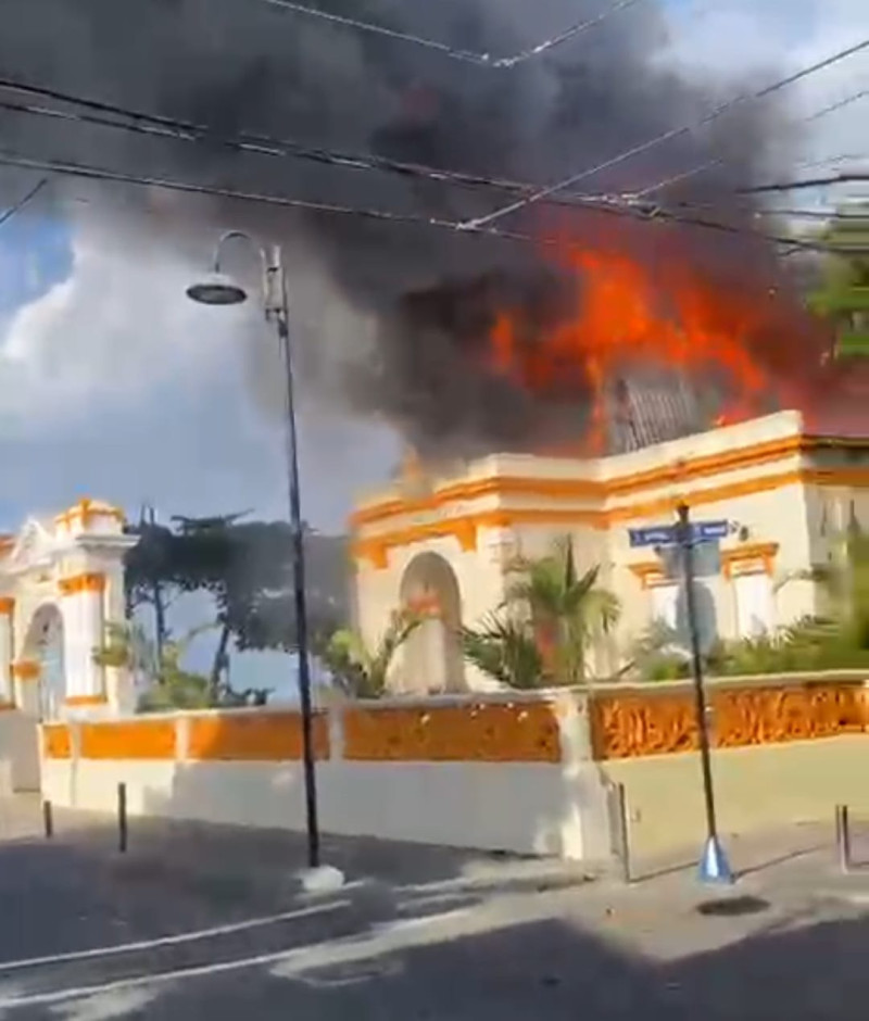 Incendio consume parte de la Logia Restauración No. 11 en Puerto Plata