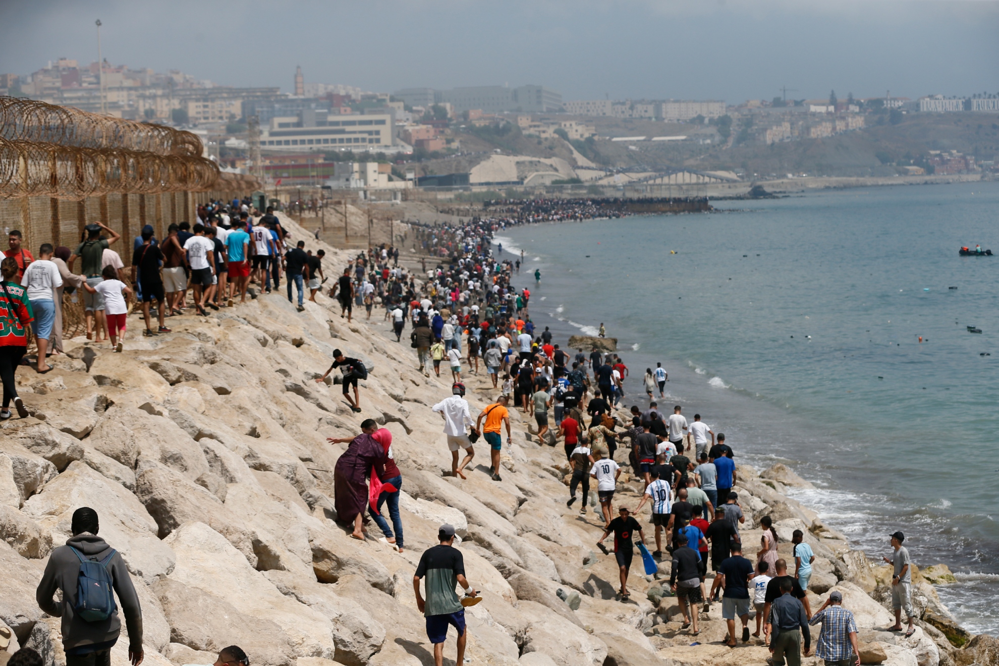Ceuta: más de 49.000 marroquíes han entrado a España de forma irregular, según los primeros cálculos que manejan las fuerzas de seguridad