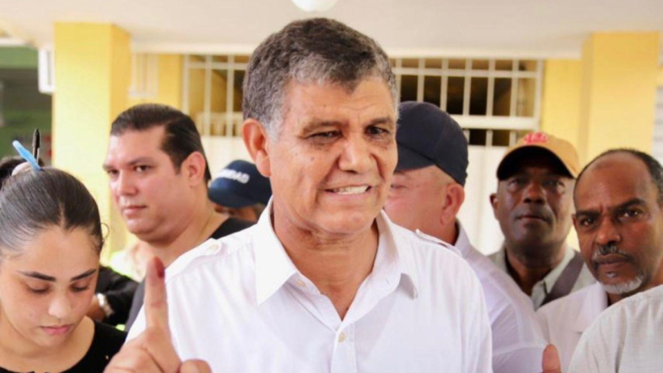 Concejo de Regidores autoriza viaje oficial de Francisco Peña