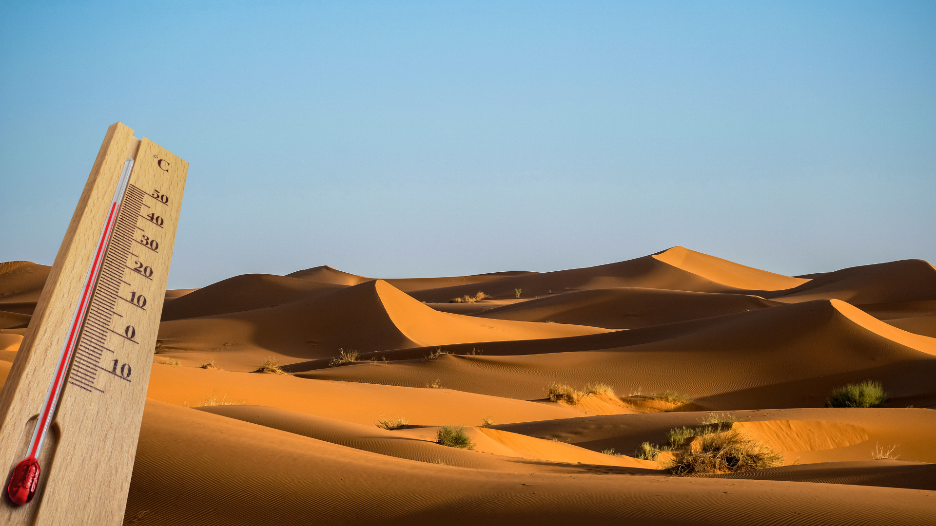 Calor y polvo del Sahara marcarán la mañana; vaguada generará aguaceros en la tarde