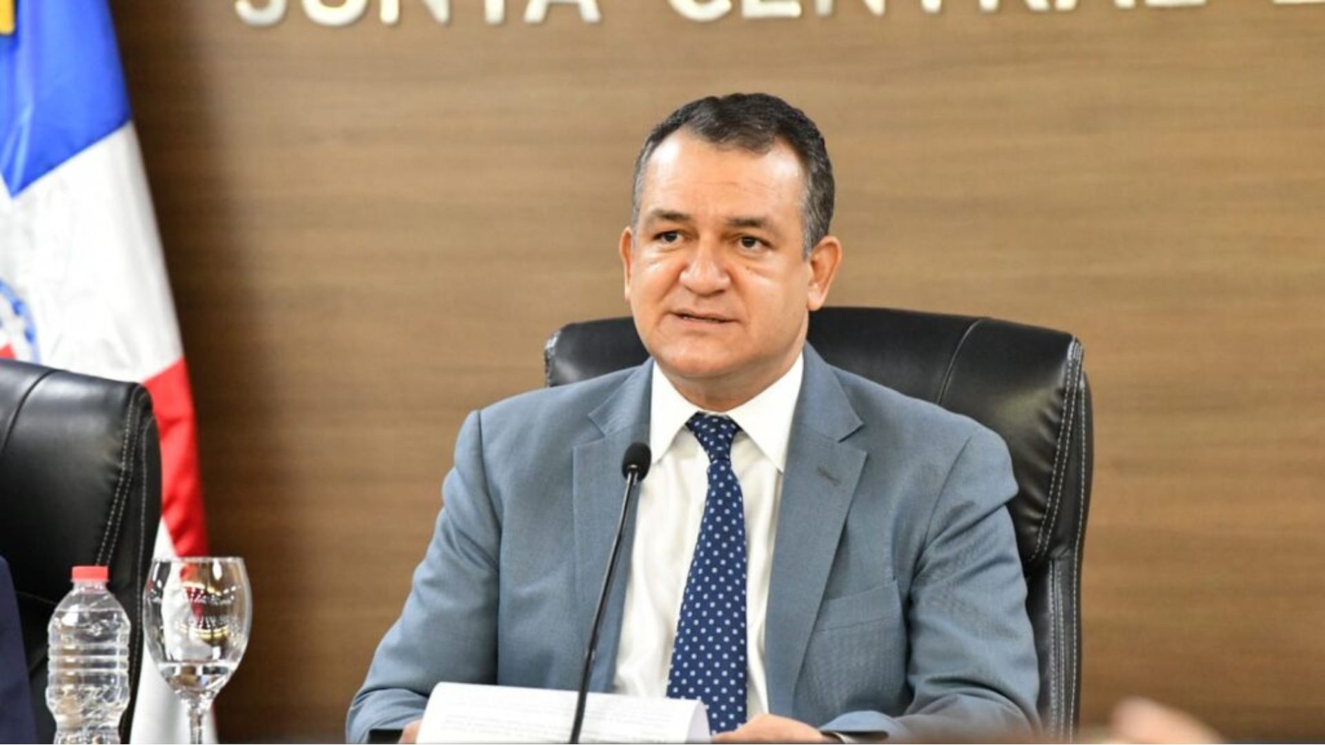 Presidente de la JCE asegura que el escudo de la nueva cédula cumple con la Constitución