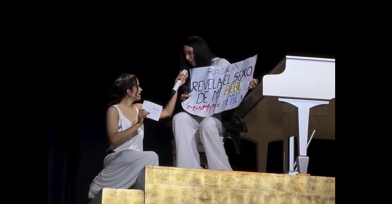 Rosalía sorprende a una fan al revelar el sexo de su bebé durante un concierto en Bogotá
