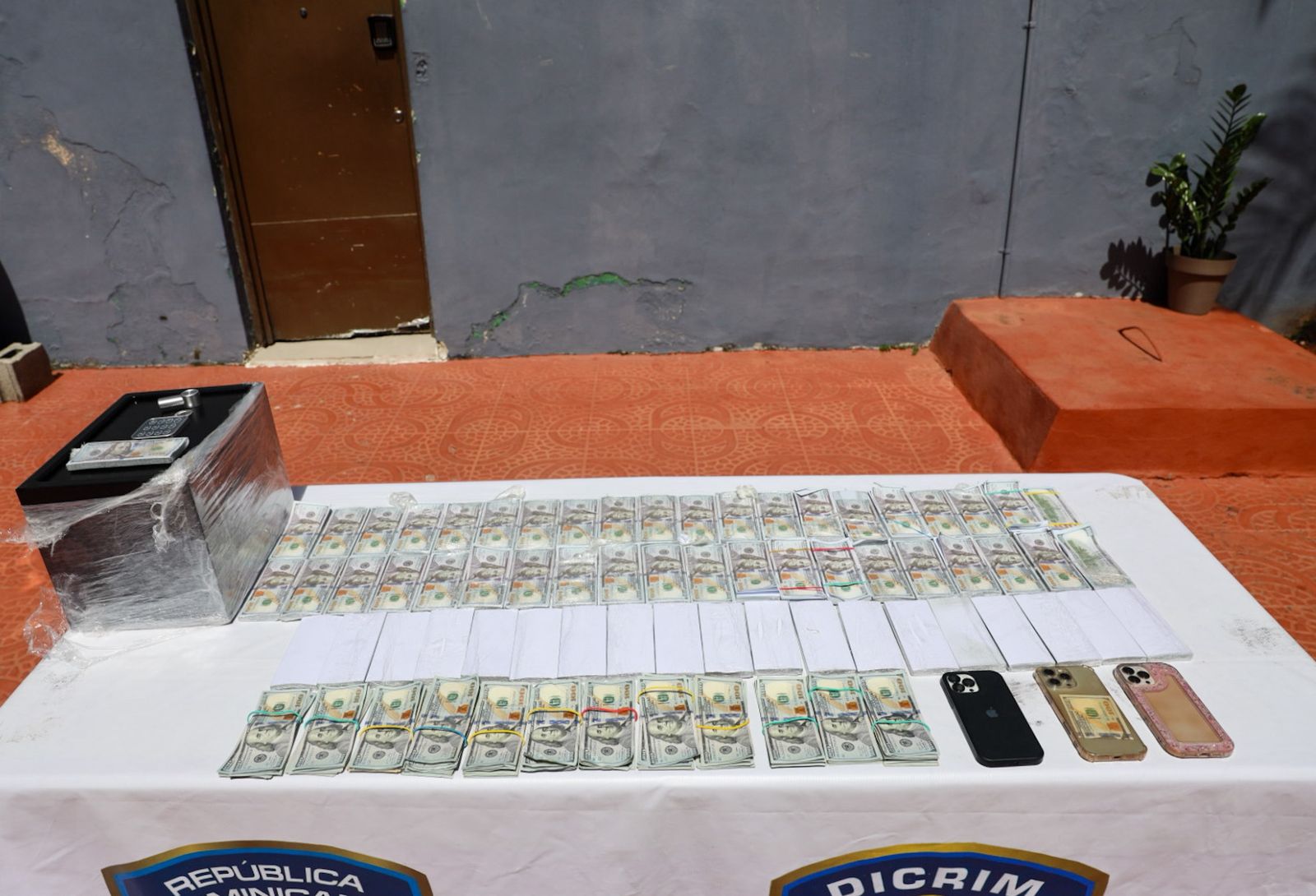 Capturan a tres colombianos acusados de estafar a comerciantes con falsas ofertas de inversión