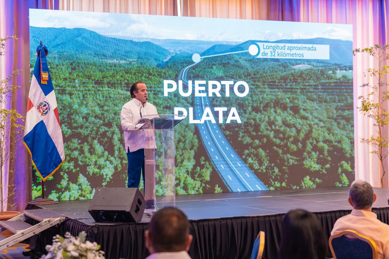 Gobierno presenta proyecto Autopista del Ámbar a sector privado y autoridades de Puerto Plata