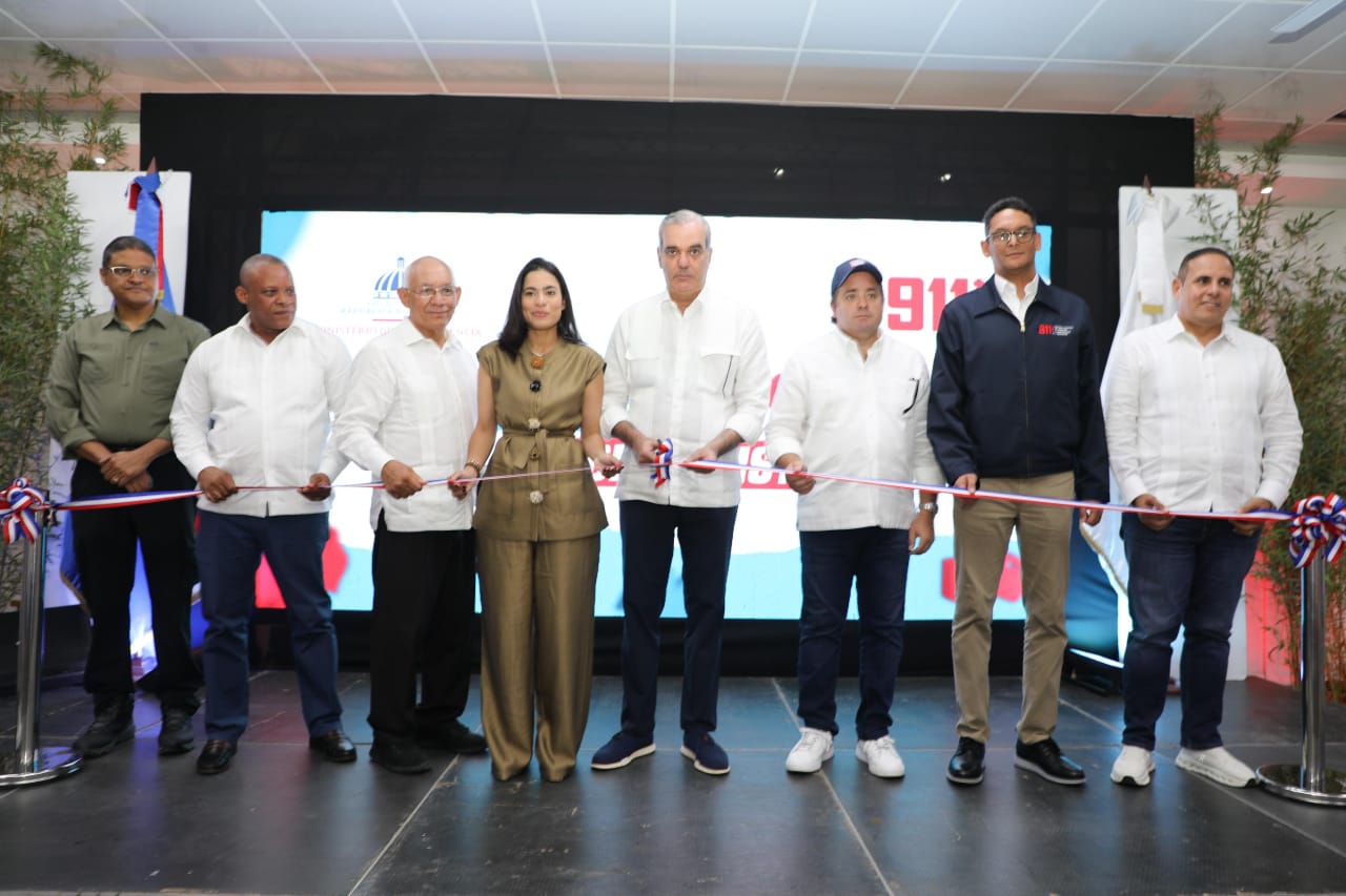 Luis Abinader lleva el 911 a Montecristi