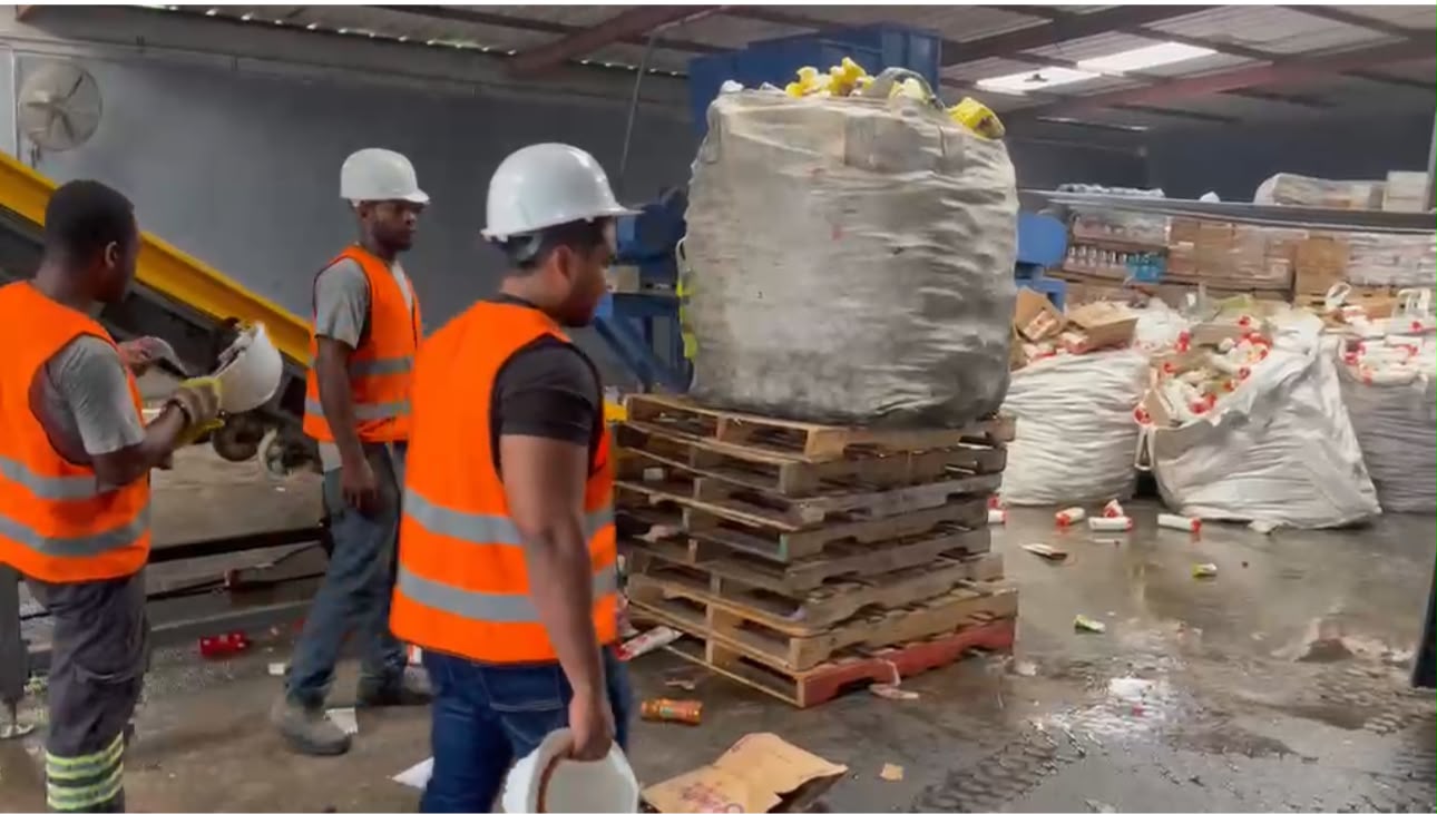 Destruyen alimentos no aptos para el consumo humano