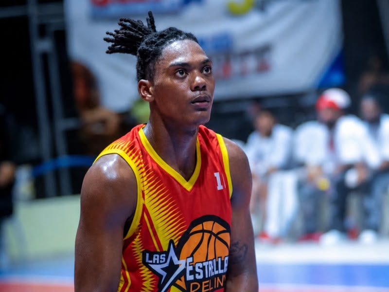 Joven muere tras desplomarse durante partido de baloncesto