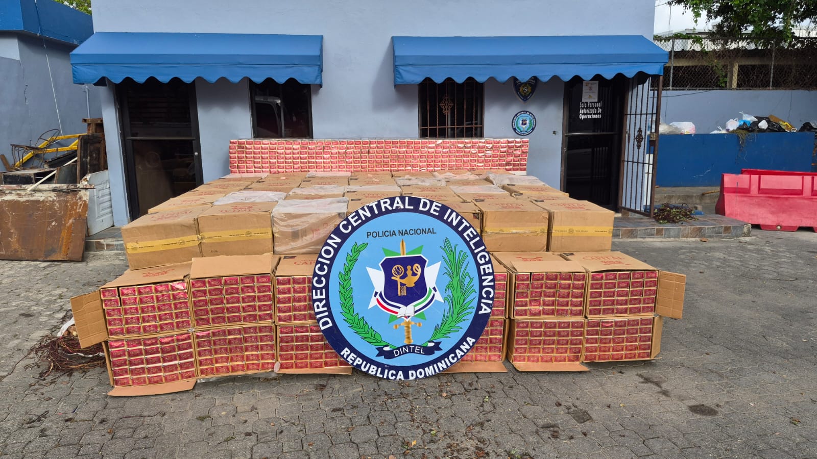 Incautan 1,579,400 cigarrillos de contrabando camuflados con hojas de batata en Baní