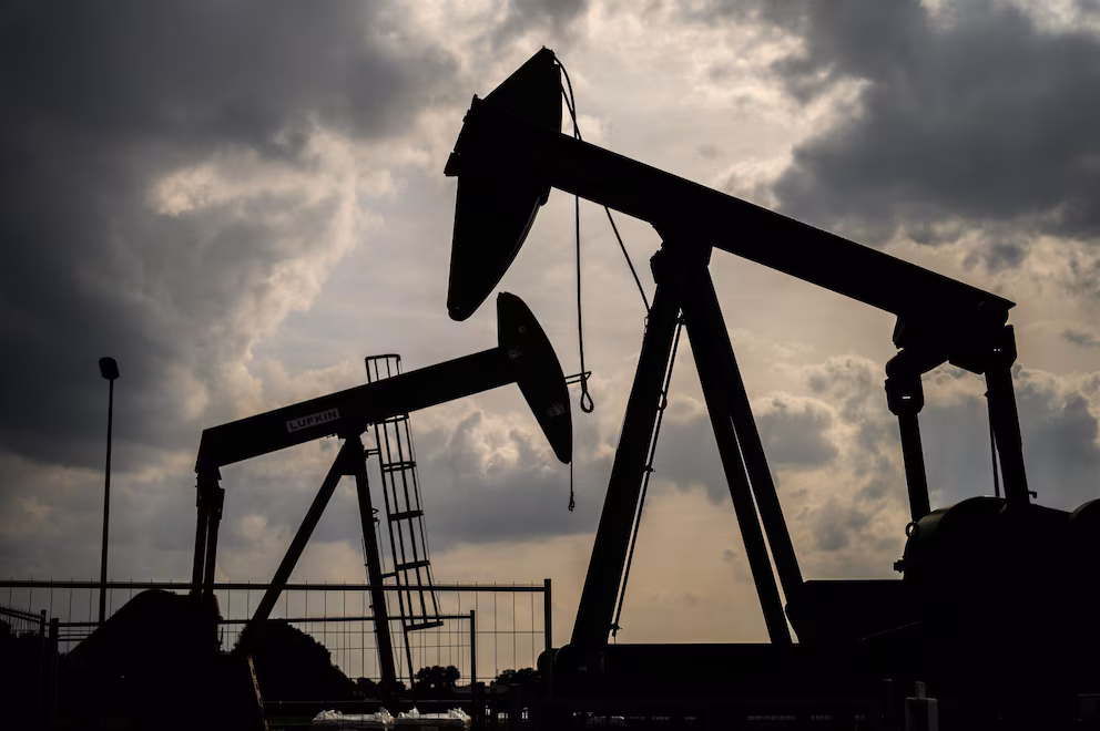 Barril de petróleo Brent rebasa los 100 dólares por primera vez en los últimos dos meses