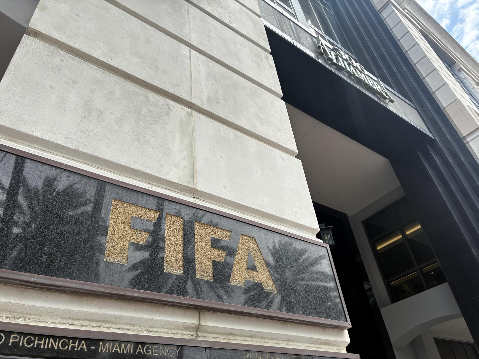 Director operaciones FIFA denuncia que empleados fueron engañados con proyecto Infantino