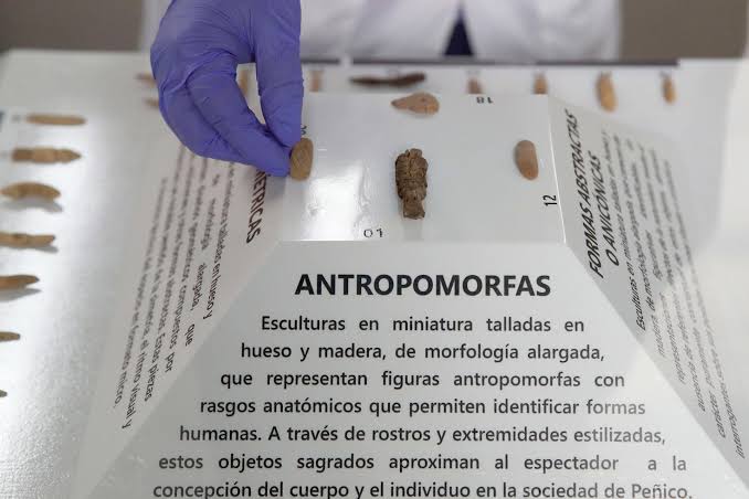 Hallan 43 figuras milenarias de dioses, animales y humanos de civilización Caral, en Perú
