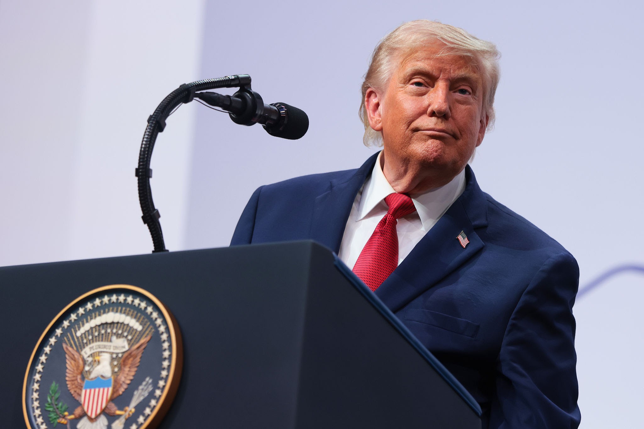 Trump asegura que el estrecho de Ormuz está abierto al tráfico