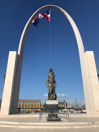 Plaza de la Bandera: símbolo patriótico y escenario de protestas