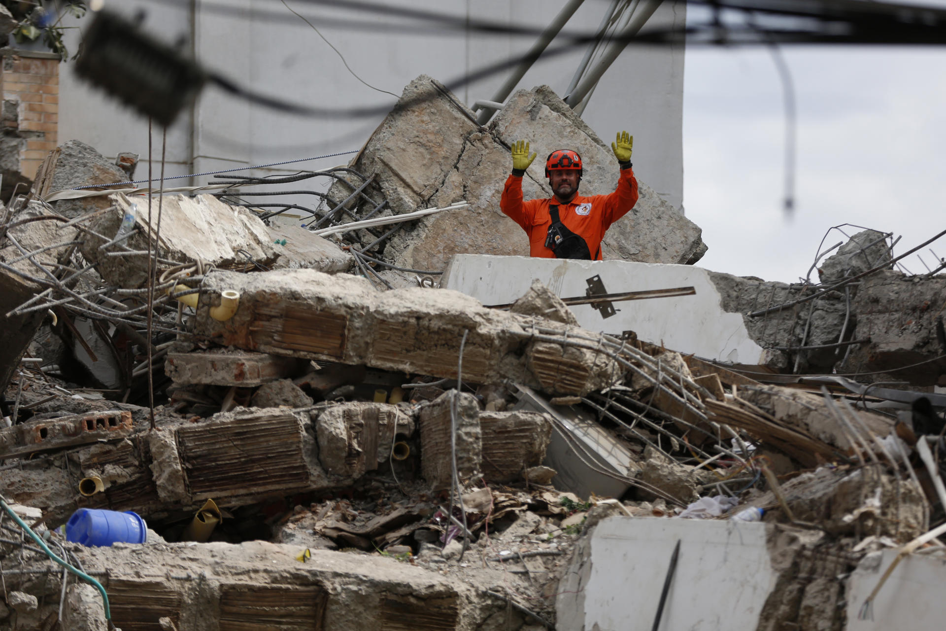 Al menos 265 muertos y 496 desaparecidos en el terremoto de Colombia, según el Gobierno