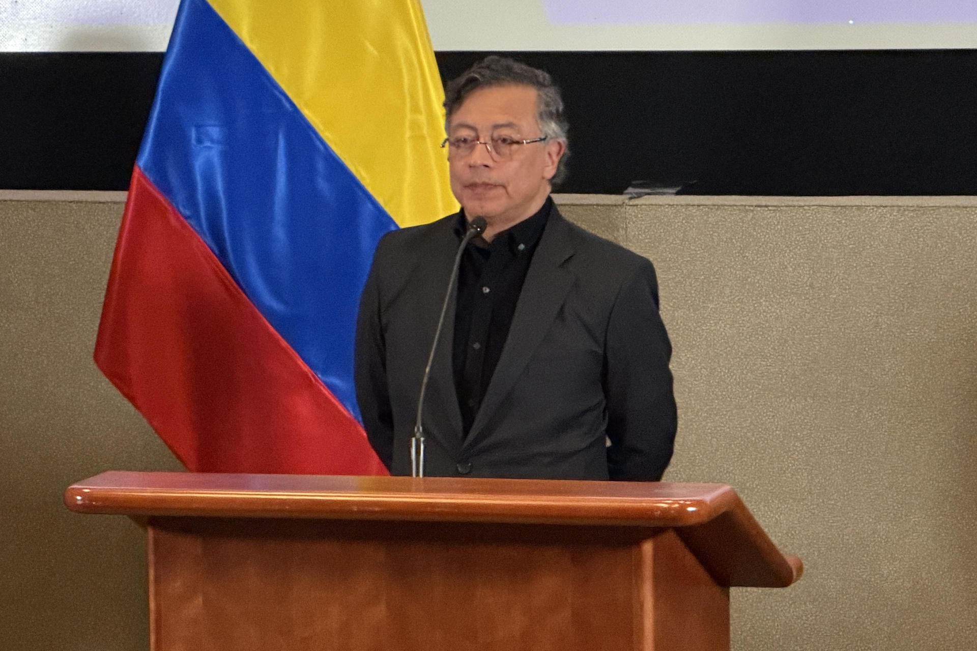 Petro llama a su partido a coordinar esfuerzos y solidaridad tras el terremoto en Colombia