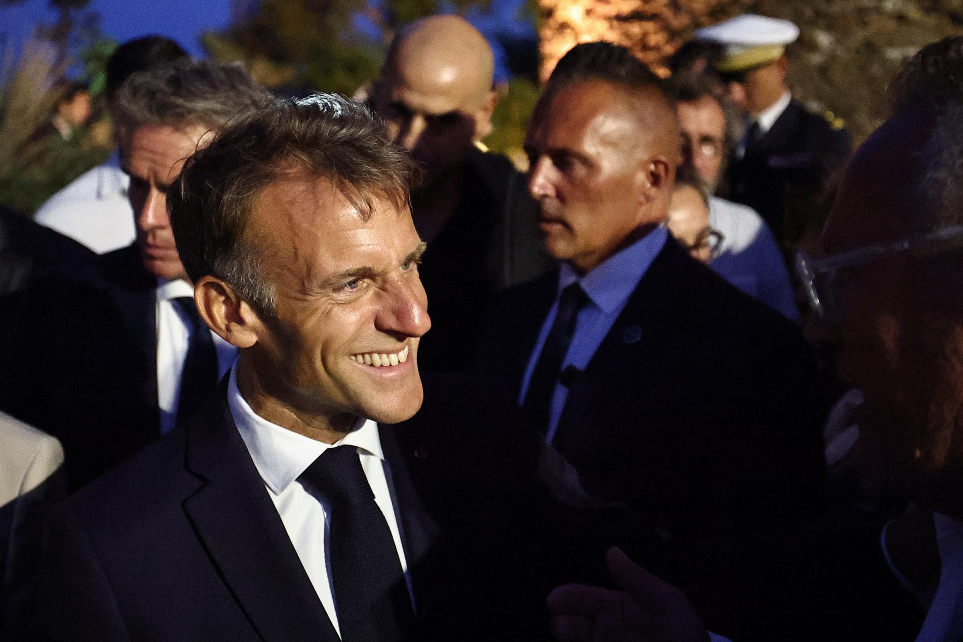 Macron pide a los franceses que no caigan «en el espíritu derrotista»