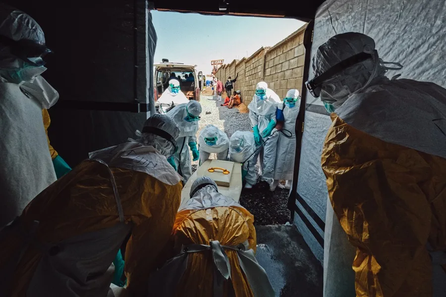 Van más de 1.800 muertos por ébola en El Congo y se acerca a los 4.000 casos