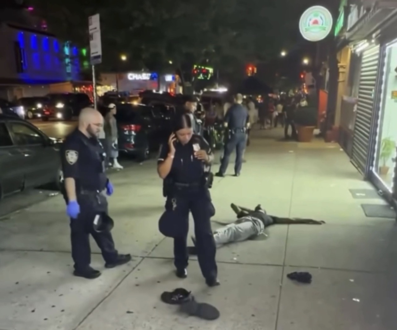 Caos Manhattan: peleas y un muerto en Parada Dominicana