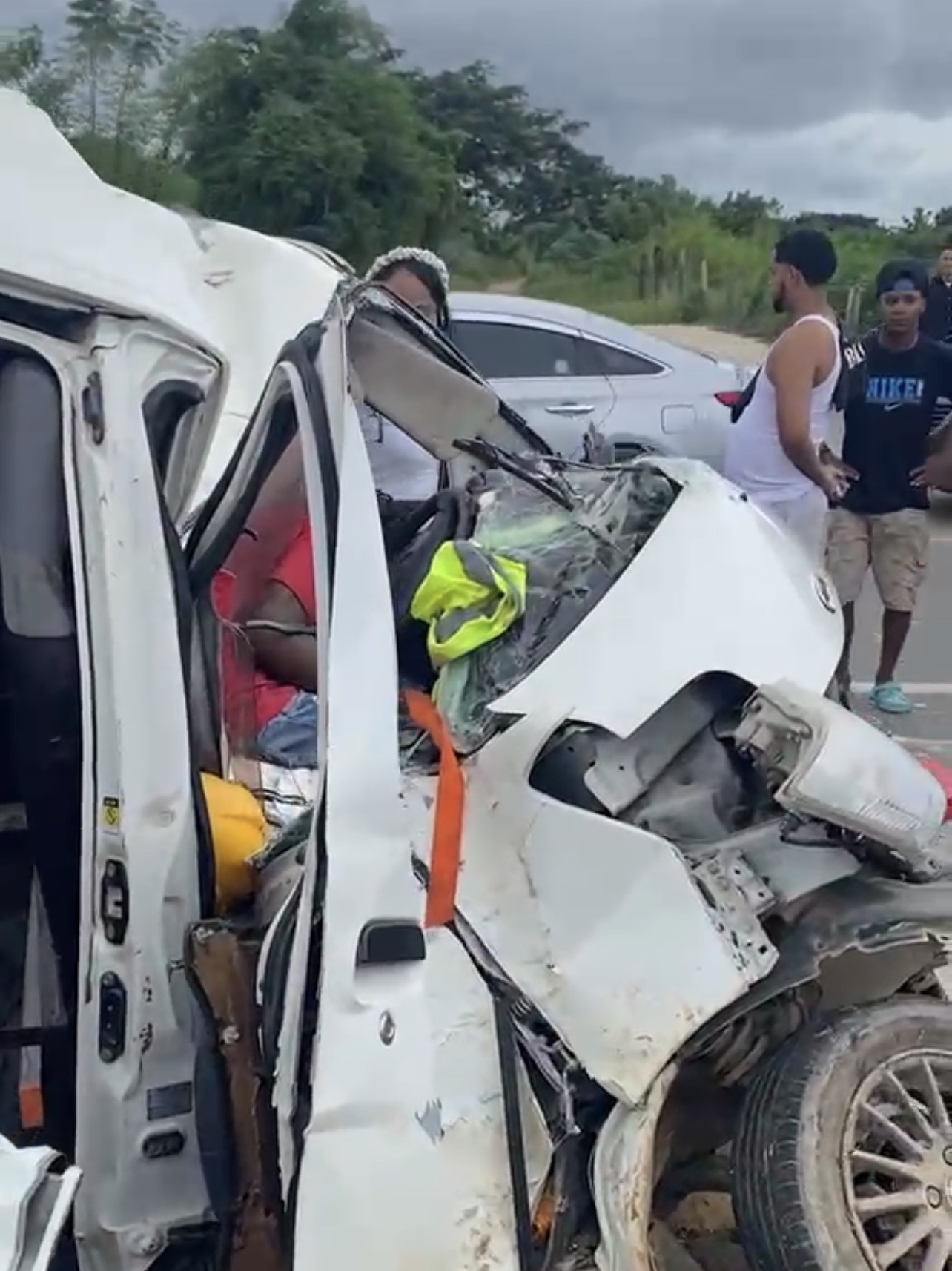 San Isidro: muere hombre tras chocar con poste eléctrico