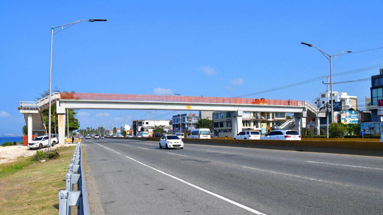 Obras Públicas anuncia cierre parcial de la autopista Las Américas por desmontaje de puente