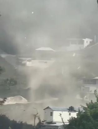 Remolino de viento afecta viviendas e invernaderos en Constanza