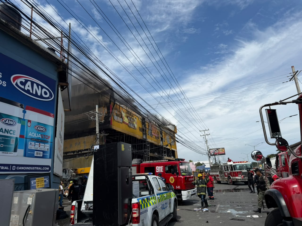 Incendio en L&R Comercial: reportan saqueos en Las Américas