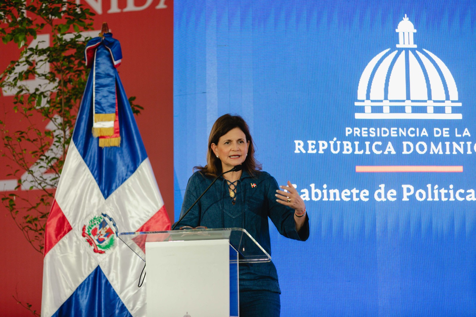 Raquel Peña encabeza graduación de más de mil jóvenes en programa Oportunidad 14-24