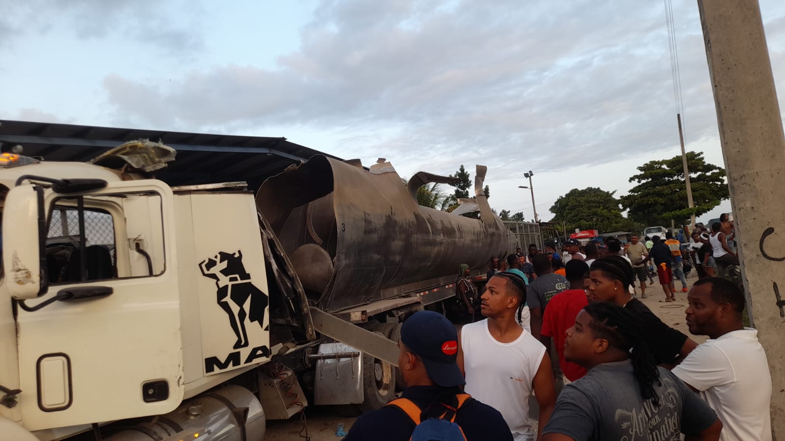 Tanquero explota en Haina; se elevan a tres las víctimas mortales