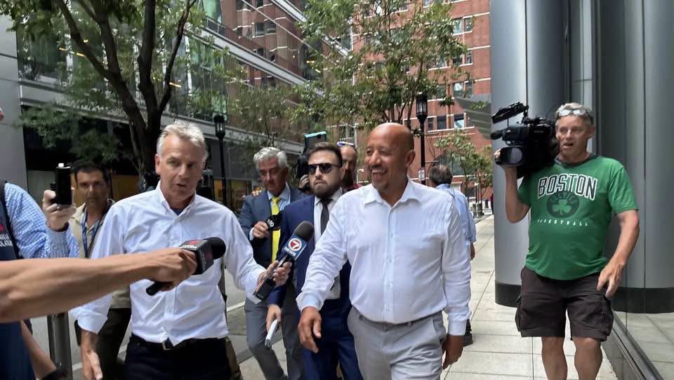 Brian DePeña queda en libertad luego de allanamiento federal