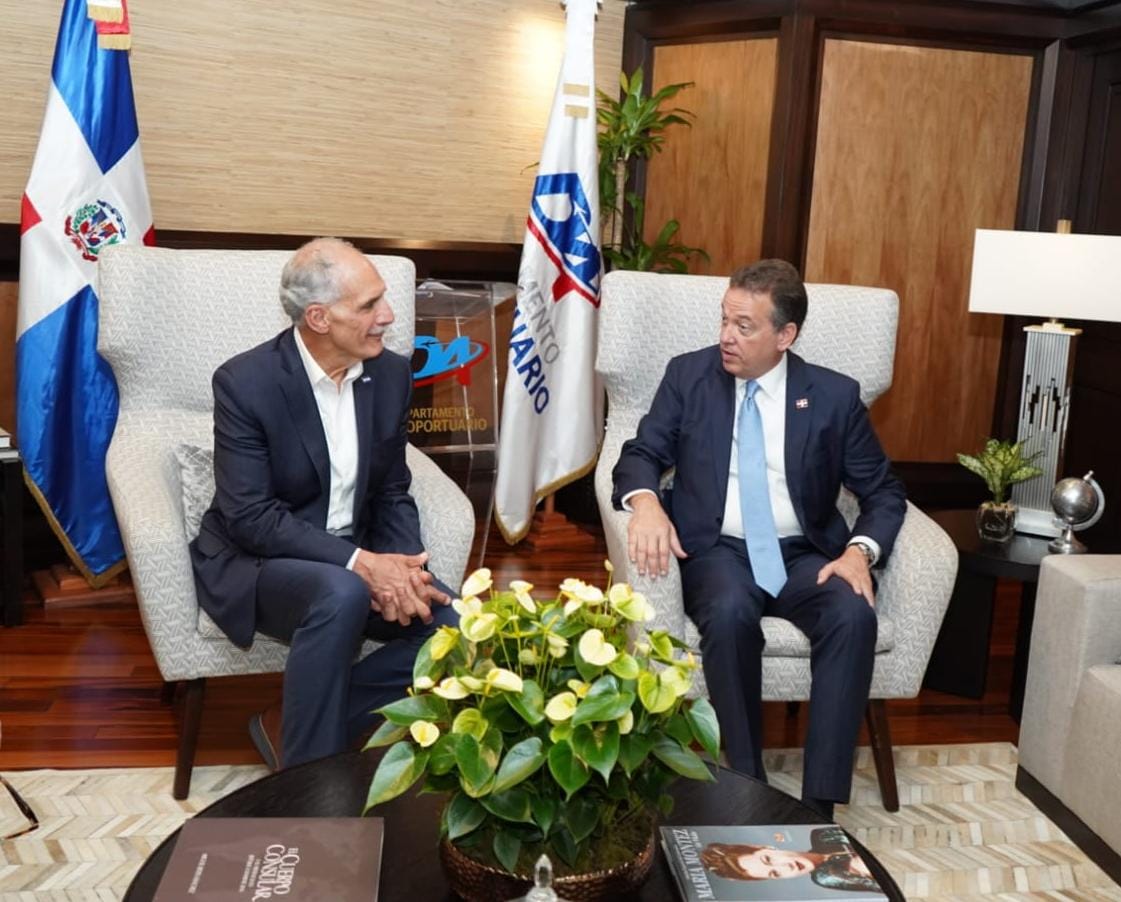 Presidente de Honduras inicia visita oficial a República Dominicana