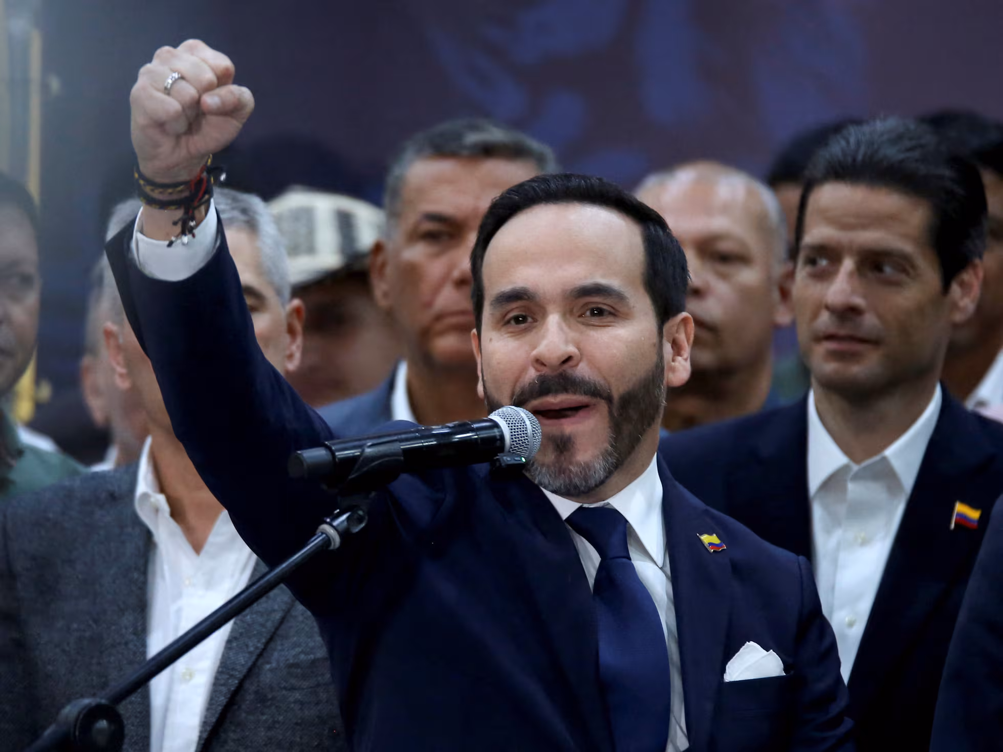 De la Espriella jura como presidente de Colombia y promete mano dura contra el crimen