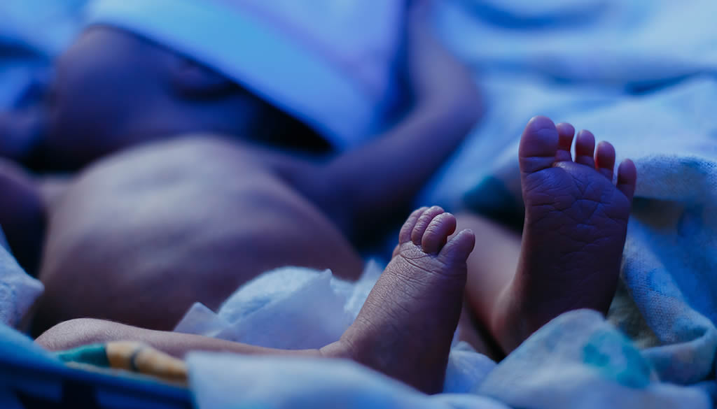 Sociedades médicas advierten que vigilancia debe mantenerse tras fallecimientos neonatales