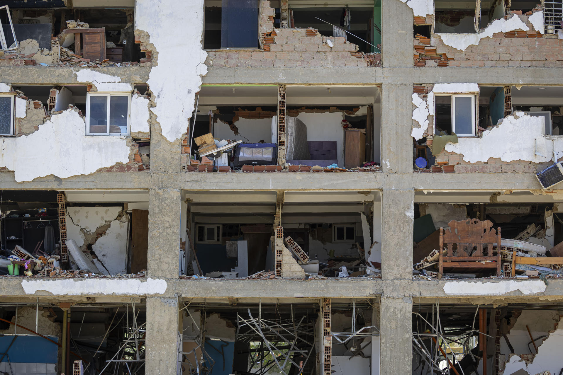 Venezuela busca reparar casi 4.000 viviendas dañadas en La Guaira por los terremotos